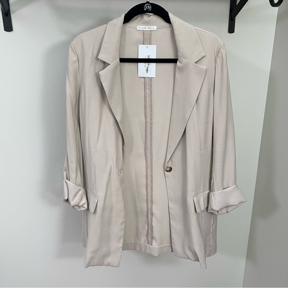 ⭐️ 2/$40 ⭐️ Women’s Beige Linen Feel Blazer